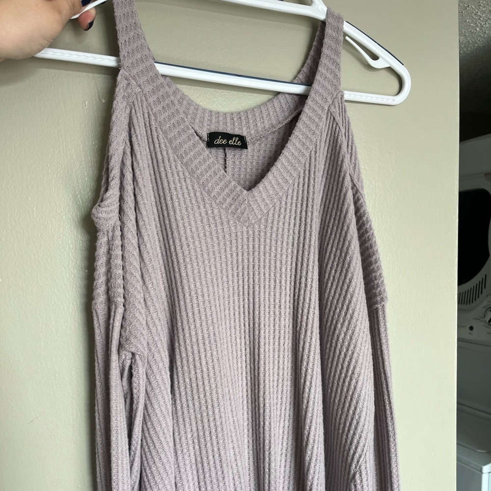 Shoulder cut out sweater